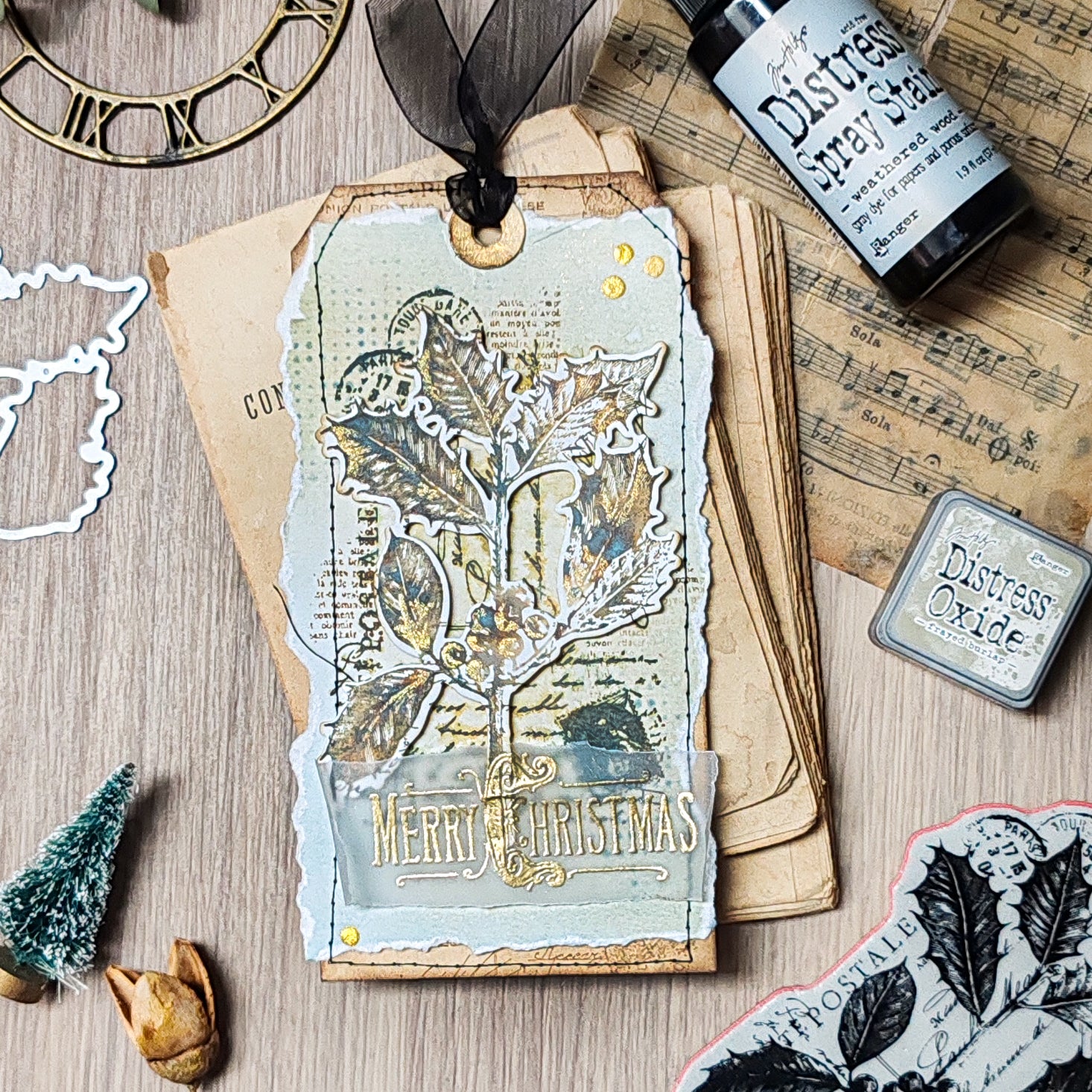 Tim Holtz Festive Collage Stamps with Simon Says Stamp Dies Bundle setfc25 Christmas Tag