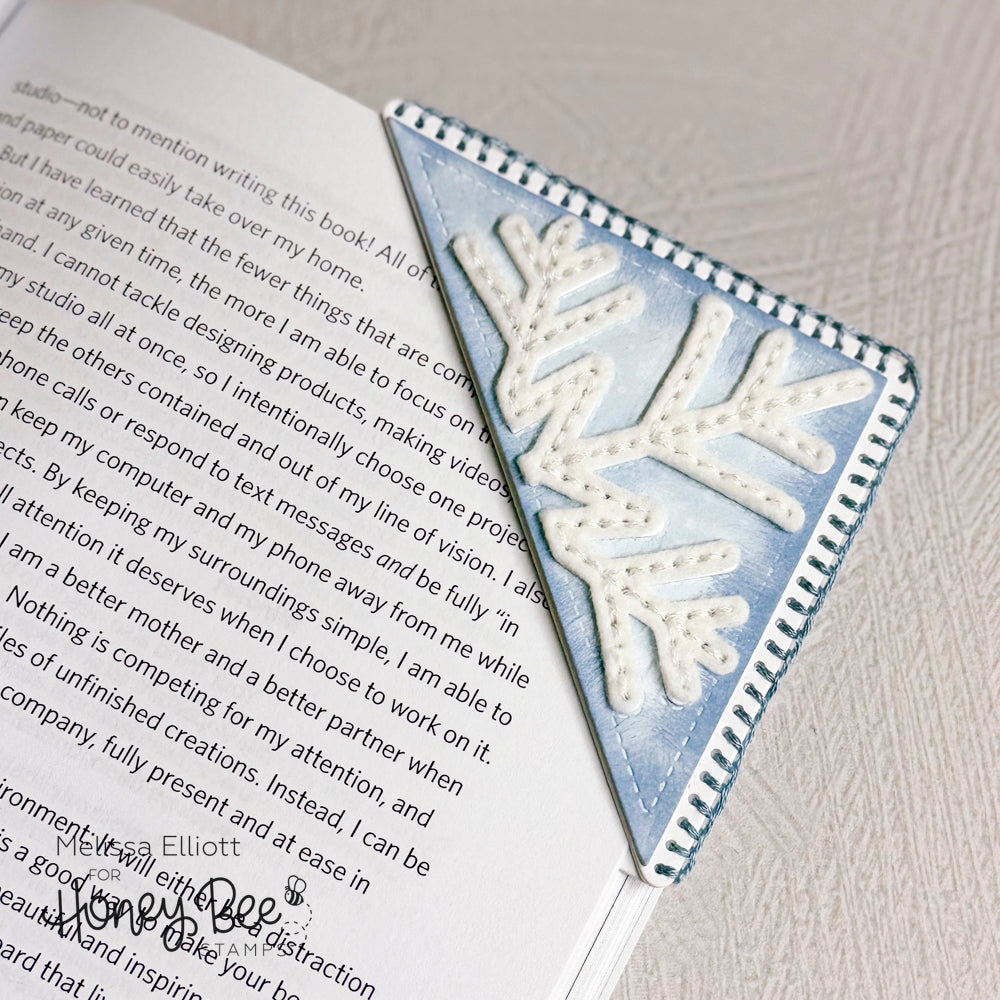 Honey Bee In Stitches Bookmarked Snowflake Dies hbds-snbkis Bookmark