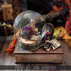 Tim Holtz Idea-ology 2023 Halloween Skulls and Bones th94339 dome
